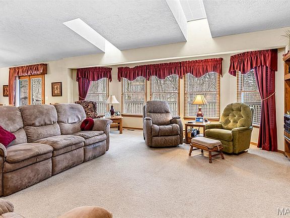 4th image of 18 Winchester Rd