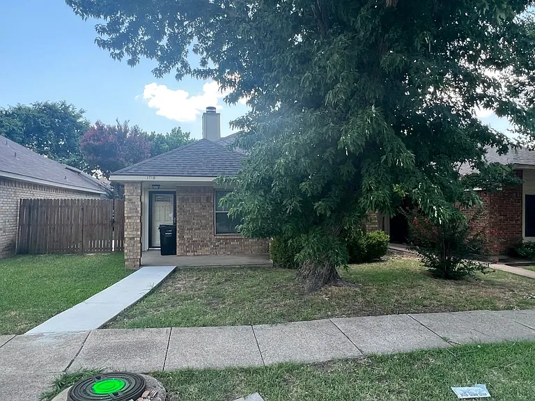 1718 Doubletree Dr — Photo 1