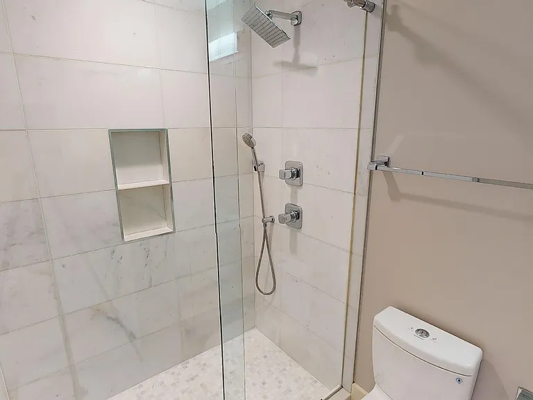 643 Lamont St NW #B — Photo 3