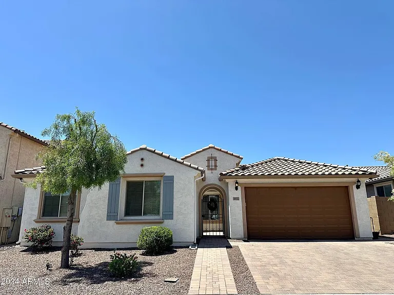 44512 N 41st Dr — Photo 1