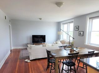 9 Station Rd APT 12, Ardmore, PA 19003