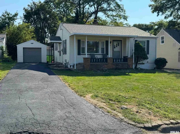 403 N Wood St, Washington, IL 61571