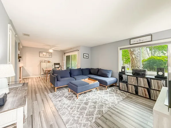 1346 E Hillcrest Dr Unit 44, Thousand Oaks, CA 91362