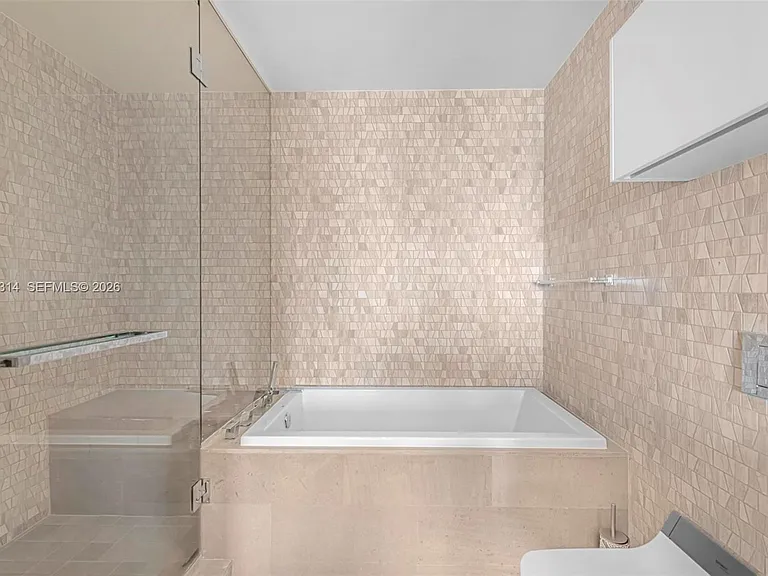 88 SW 7th St #3806 — Photo 10