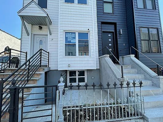 3rd image of 25 Gunther Pl