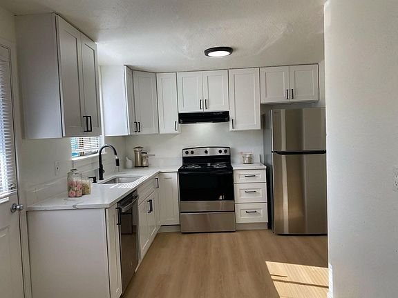 4th image of 304 Devoe St NE APT 6