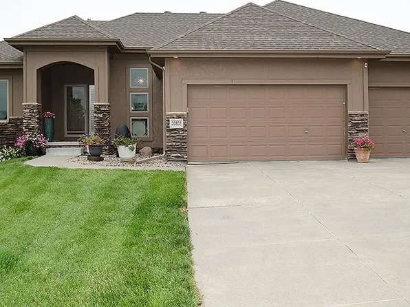 20803 William St, Elkhorn, NE 68022