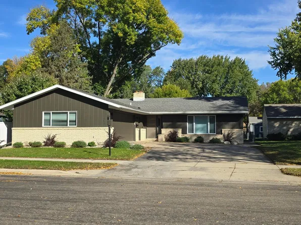 405 E Marshall St, Marshall, MN 56258