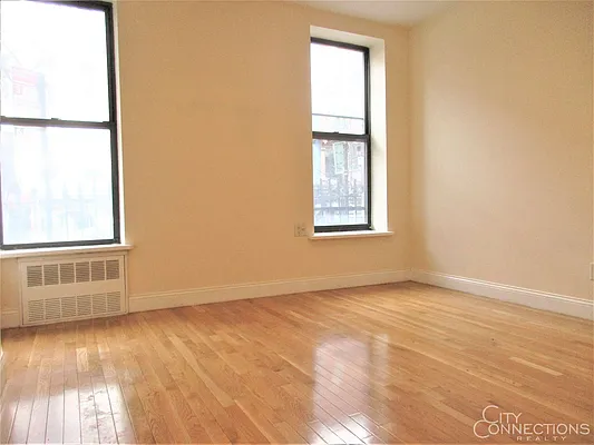 Rented by City Connections Realty | media 15