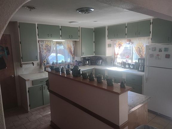 3rd image of 864 SW 3rd St