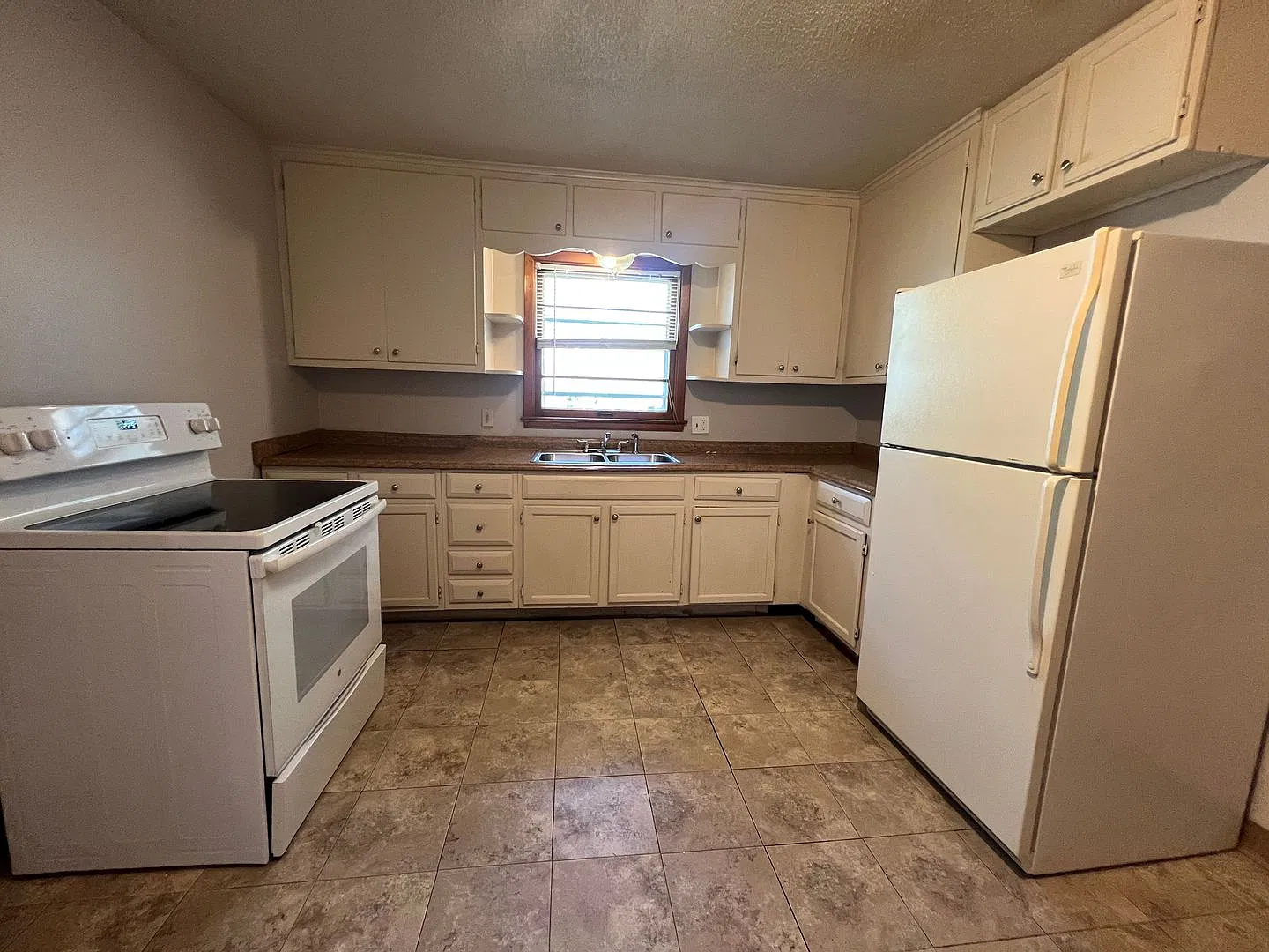 2800 East 61st Street — Photo 4