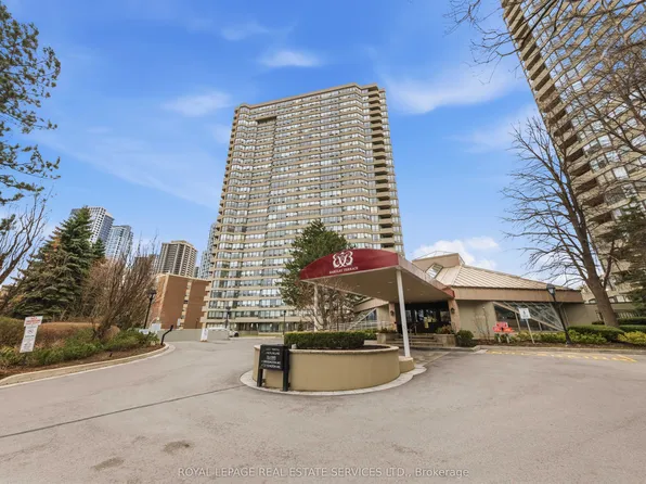 1300 Islington Ave #2004, Toronto, ON M9A 5C4