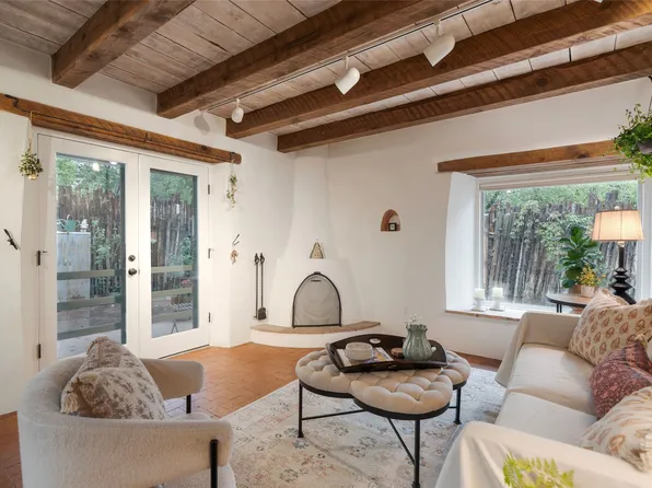 2 White Boulder Ln, Santa Fe, NM 87506