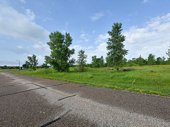 3rd image of Runway Dr
