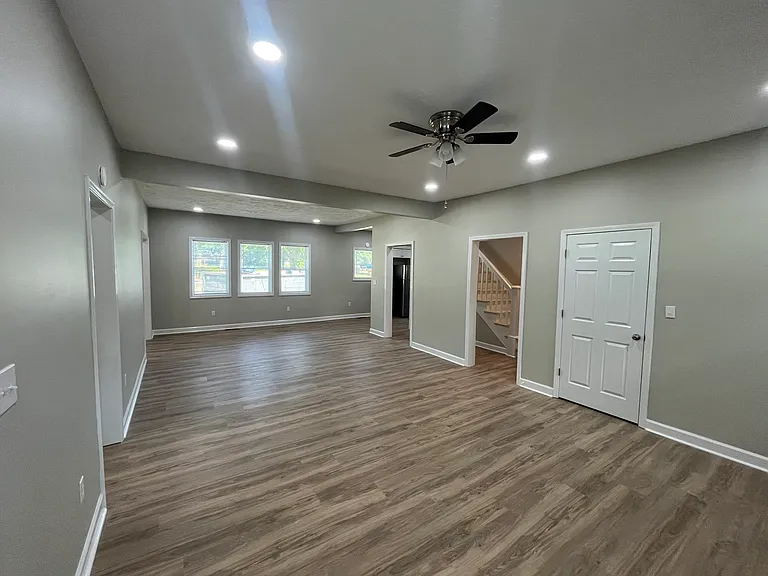 806 White Rose St — Photo 3
