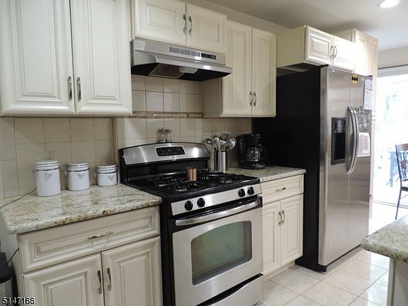4th image of 126 Smallwood Ave