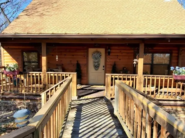 79 Saturn Ave, Holiday Island, AR 72631