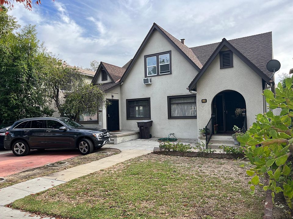 1st image of 220 E Maple St #220