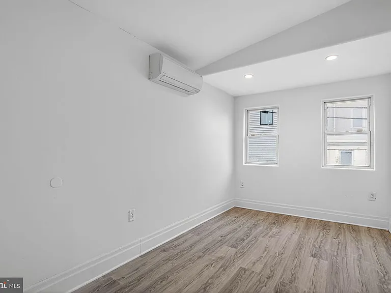 1302 N Dover St — Photo 8
