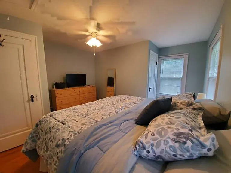 1131 E Victoria St — Photo 7
