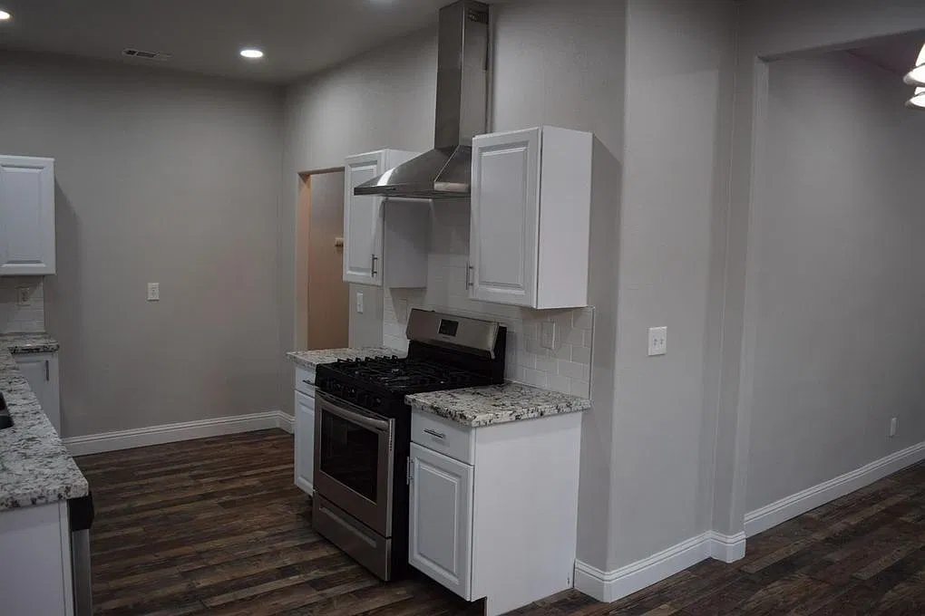 3 bed, 2.5 bath, 1154 sqft, $2,100 — Photo 4