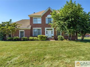 17 Garretson Dr, Franklin Park, NJ 08823