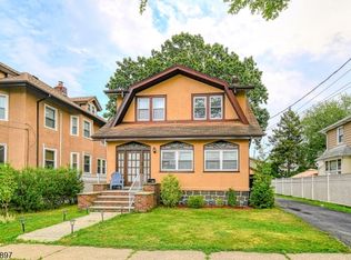 1128 Edgewood Ln, Fort Lee, NJ 07024