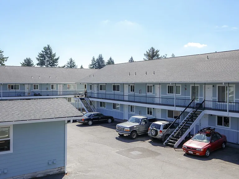 Fairway Apartments — Photo 27