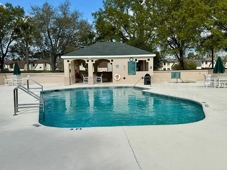 204 Augusta Cir — Photo 33