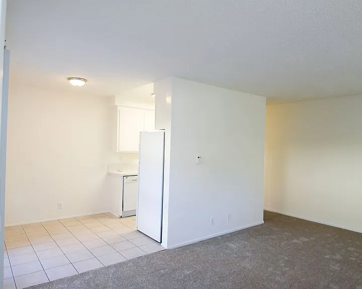 5320-5330 Ben Ave — Photo 6