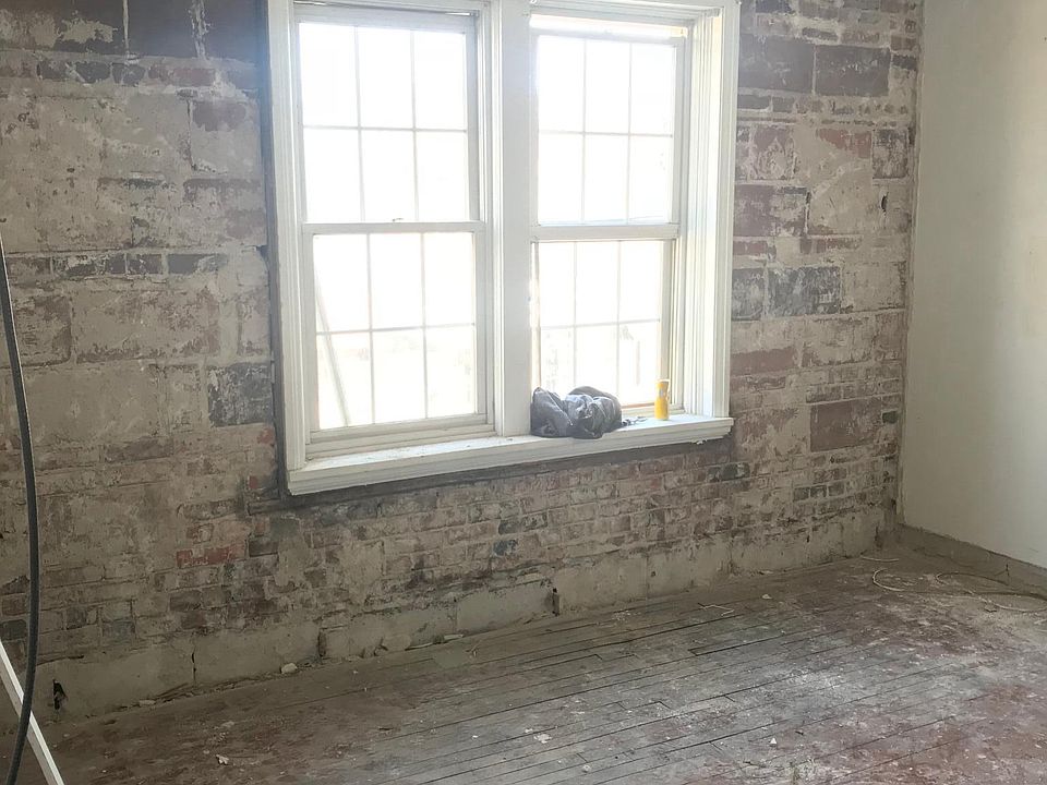 2nd image of 224 5th St #2