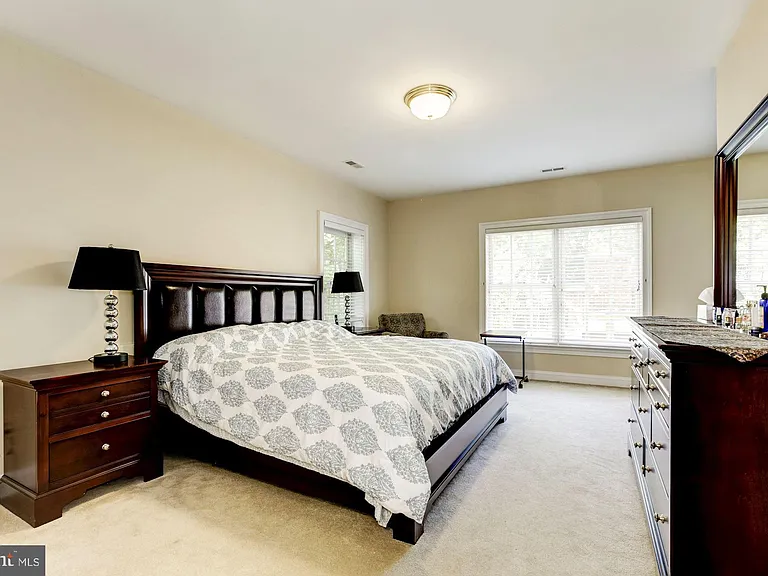 9909 Avenel Farm Dr — Photo 20