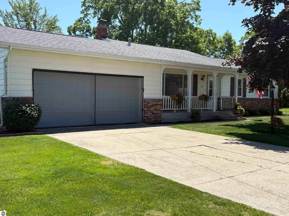 105 3rd Ave, Tawas City, MI 48763