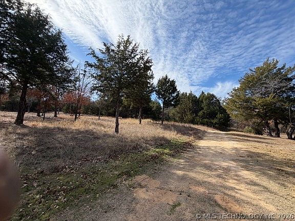 3rd image of Oakwood Dr