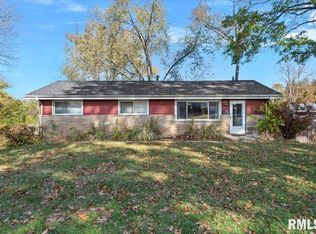 15 Glenwood Ln, Chatham, IL 62629