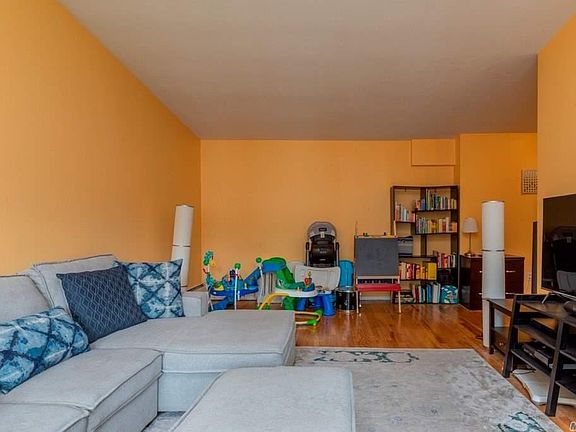 2nd image of 125 Hempstead Gardens Dr APT G2b