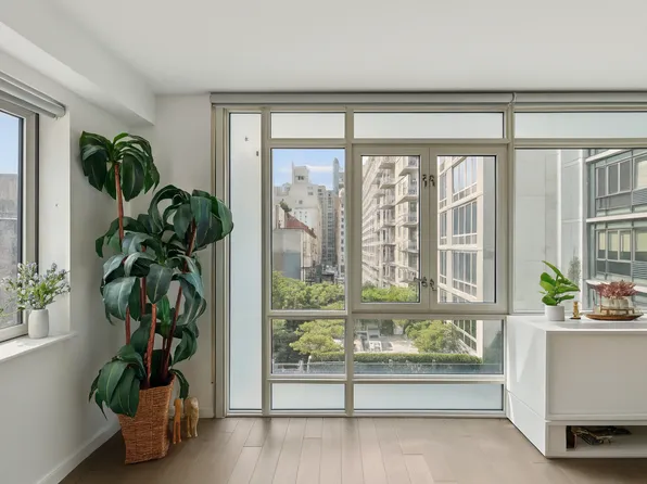 385 First Avenue image 7 of 16