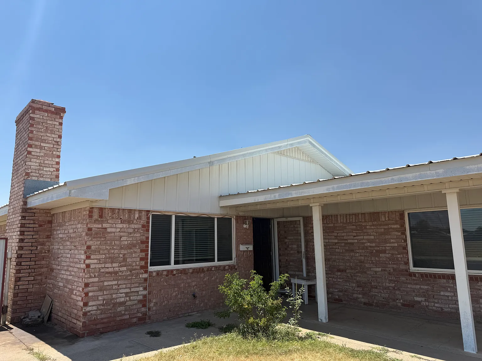 4 bed, 2069 sqft, $2,500 — Photo 2