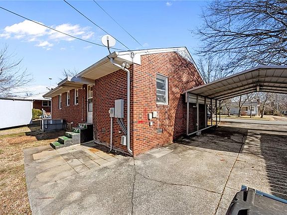 3rd image of 504 Walker St