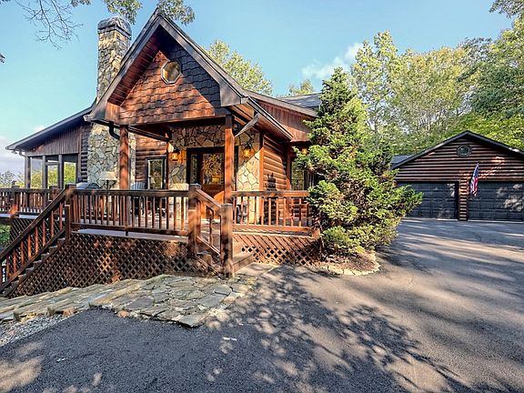 2nd image of 13 Spring Ridge Trl