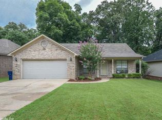 26 Garden Oaks Dr, Maumelle, AR 72113