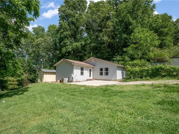2856 Pinecrest Dr, Gainesville, GA 30504