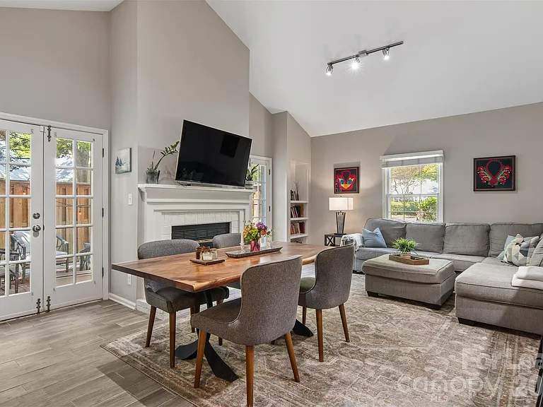 3700 Selwyn Farms Ln #4 — Photo 7