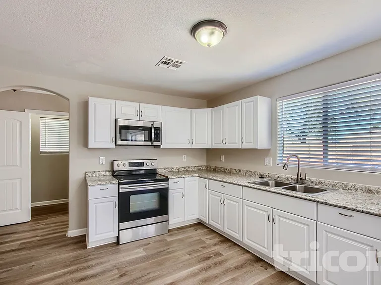 13409 N 127th Dr — Photo 12