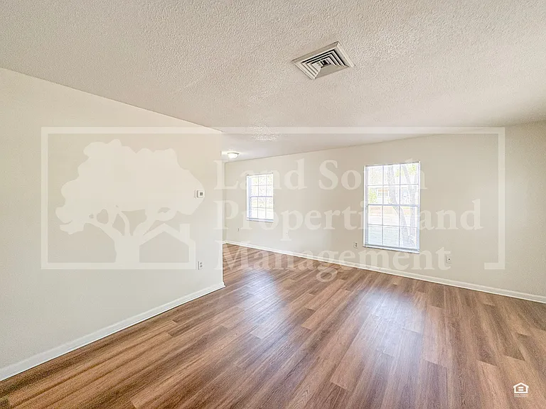 420 Allamanda Dr — Photo 3