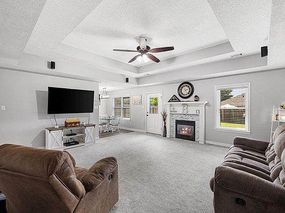 5th image of 30 Applewood Dr