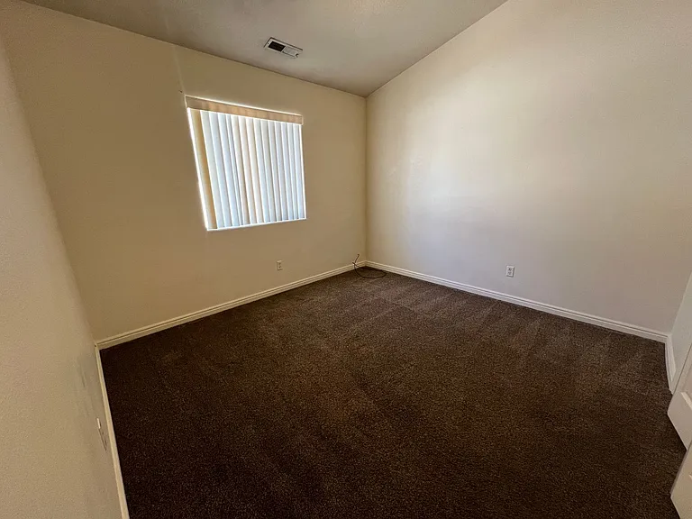 652 N 2720 E — Photo 8