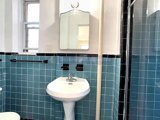 Rented by Sovereign Associates | media 10