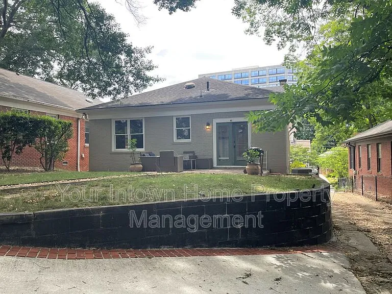 639 Somerset Ter NE — Photo 25
