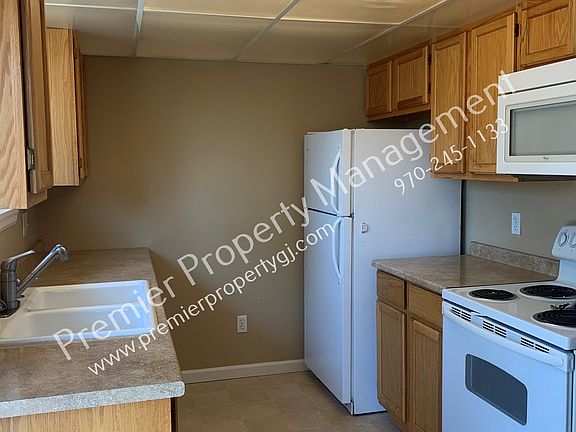 3rd image of 2845 Lexington Ln #B